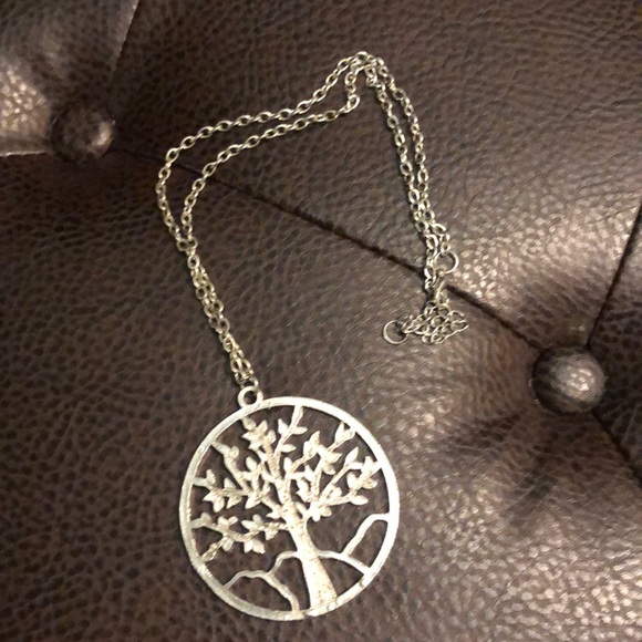 Jewelry - Tree framed necklace